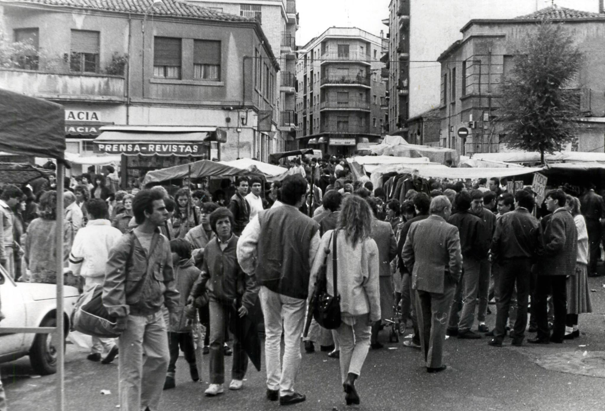El rastro en la Plaza del Oeste.