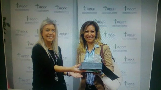 Pilar, de Panadería Santa Bárbara recoge el premio