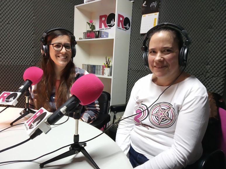 Blanca y Lourdes durante la grabación del podcast sobre la actividad "Cocinamos Juntos".