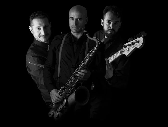 The Black Chillies en una foto de estudio