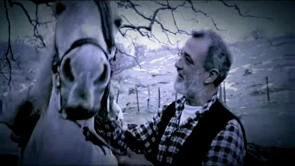 Manolo Chinato en el videoclip A La Sombra De Mi Sombra