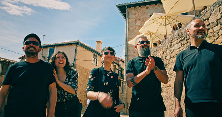 Folk On Crest: foto promocional